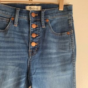 Like new 10” High Rise Skinny Crop